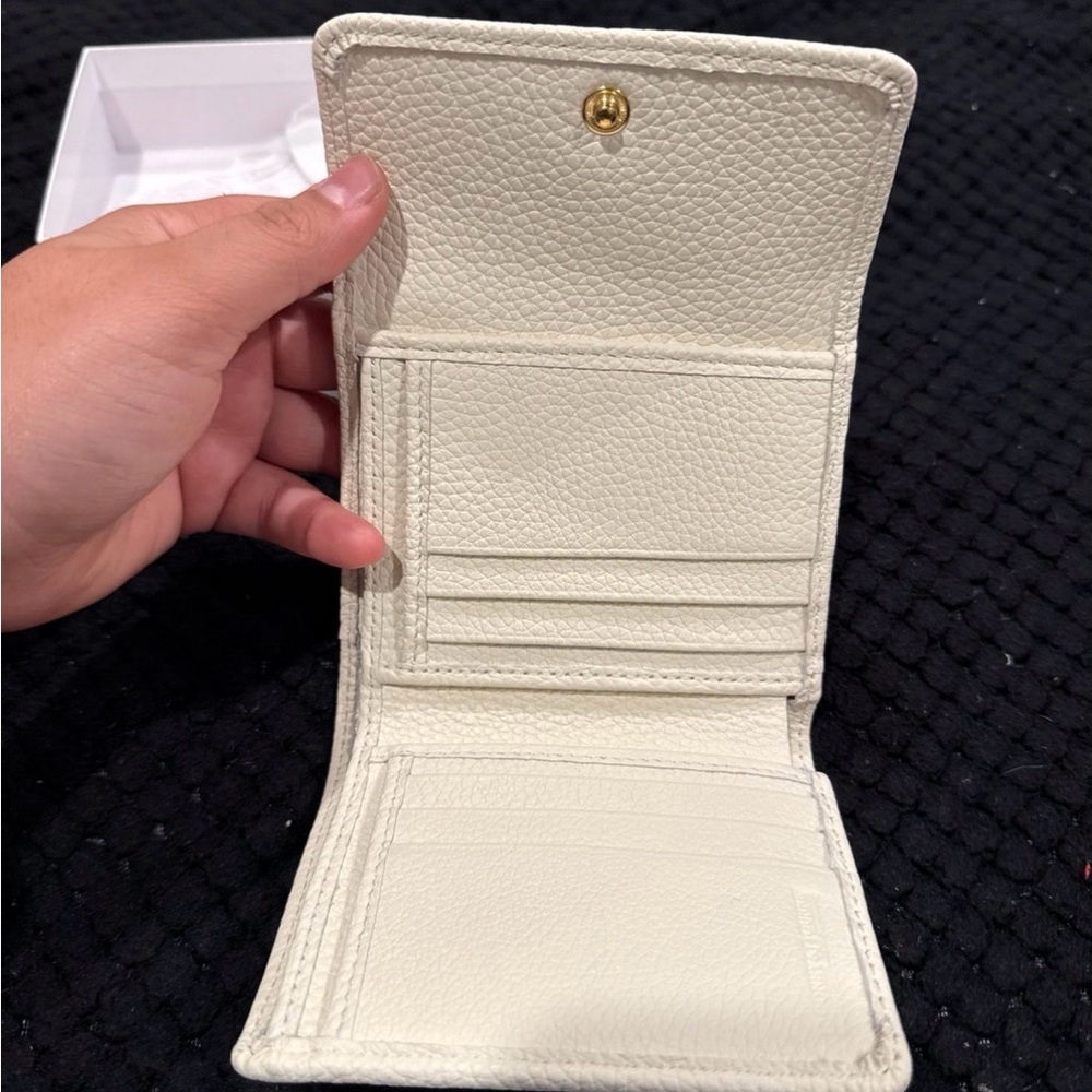 Dooney & Bourke Cream Leather Wallet Brand New - Picture 3 of 5